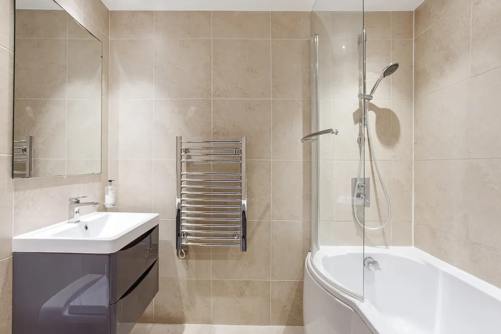 Frances Wharf, E14 photo 9