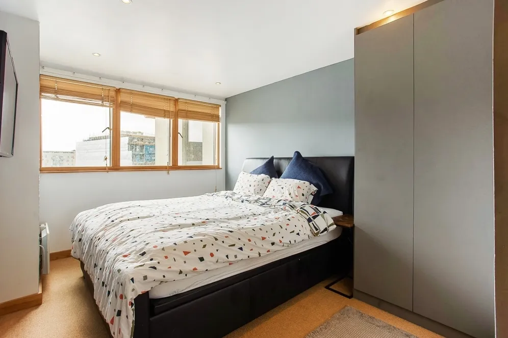 Frances Wharf, E14 photo 14