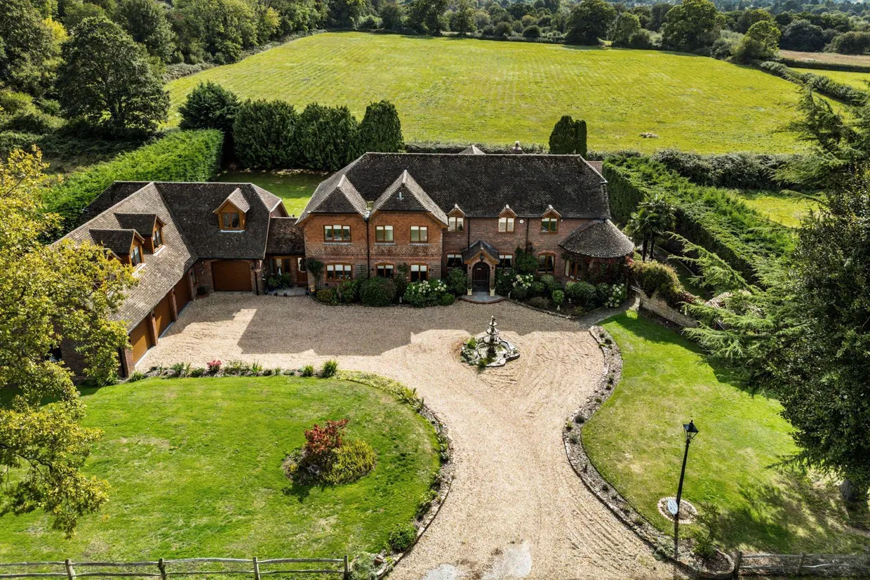 Fryern Road, Pulborough, RH20 photo 2
