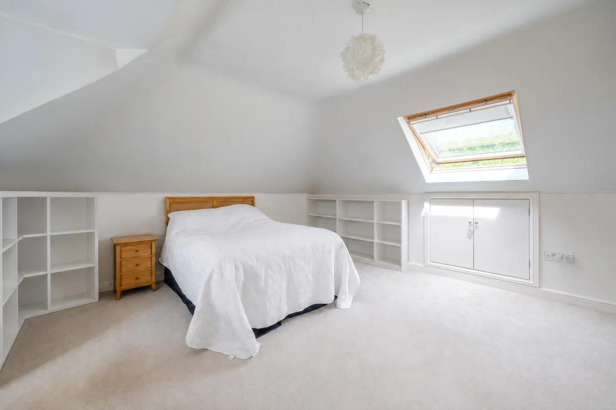 Cannon Way, Leatherhead, KT22 photo 8