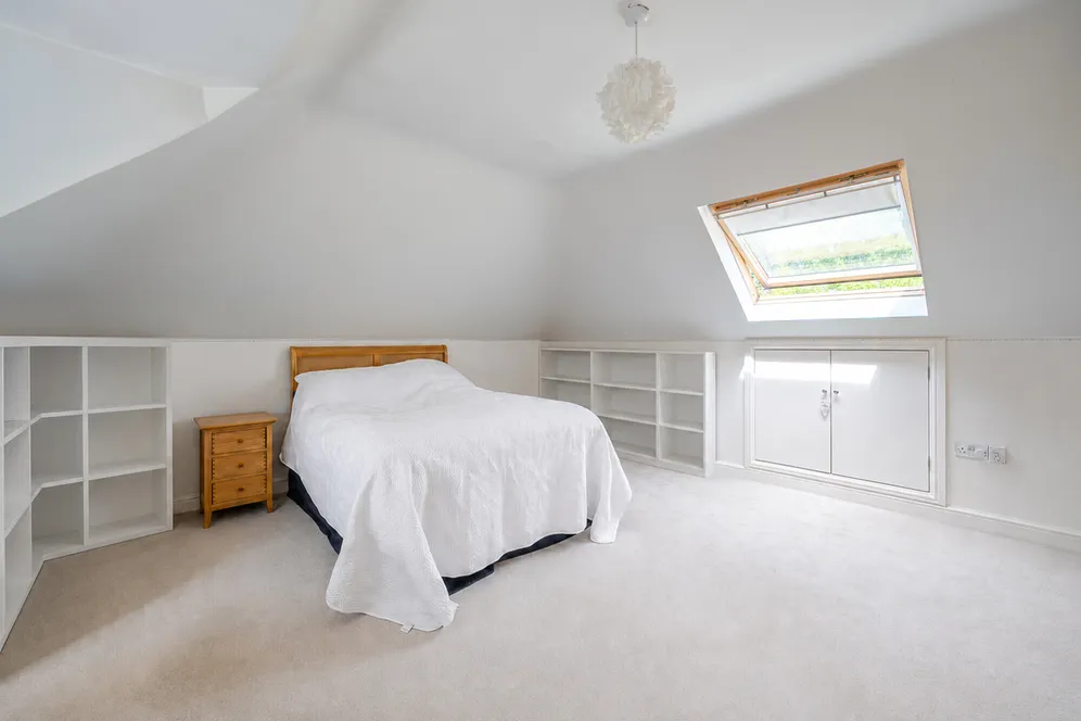 Cannon Way, Leatherhead, KT22 photo 8