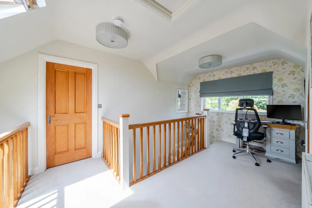 Cannon Way, Leatherhead, KT22 photo 11