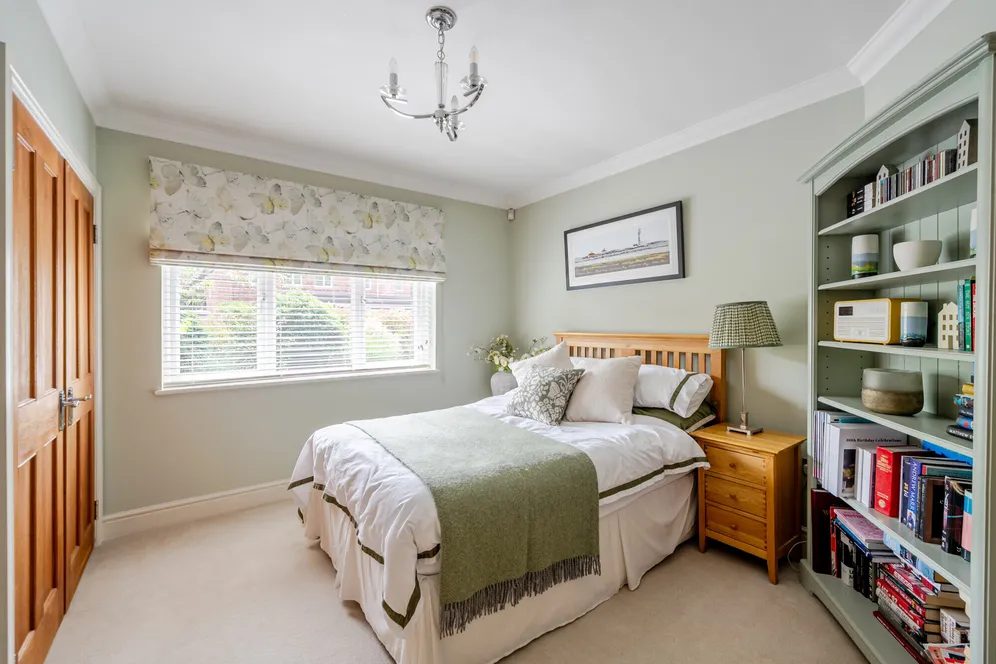 Cannon Way, Leatherhead, KT22 photo 14
