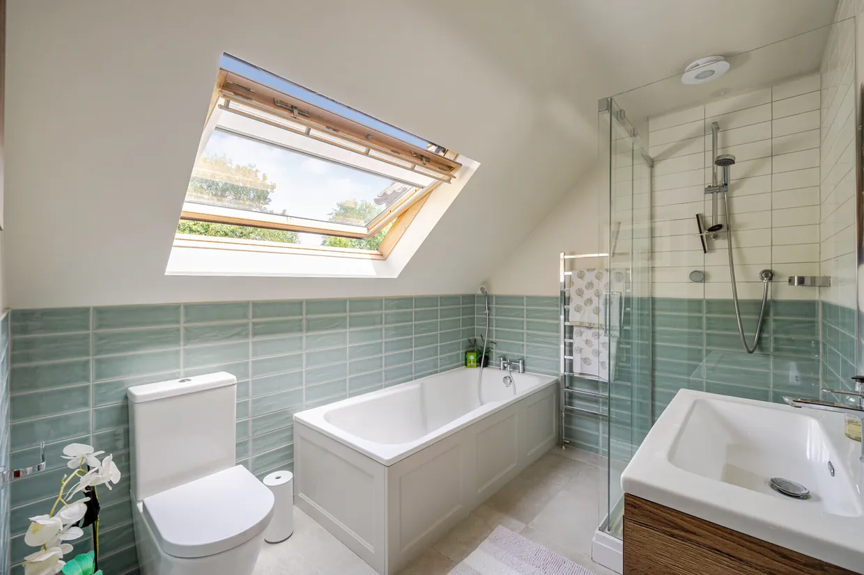 Cannon Way, Leatherhead, KT22 photo 16