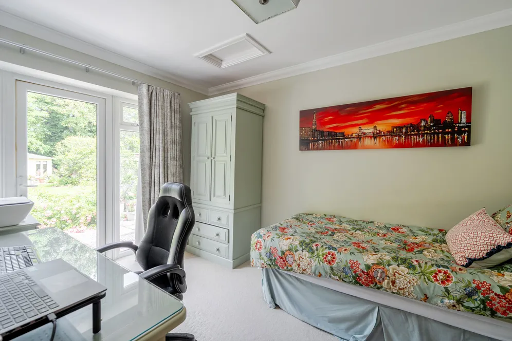 Cannon Way, Leatherhead, KT22 photo 18