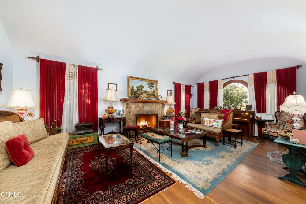 2270 E Orange Grove Blvd, Pasadena, CA 91104