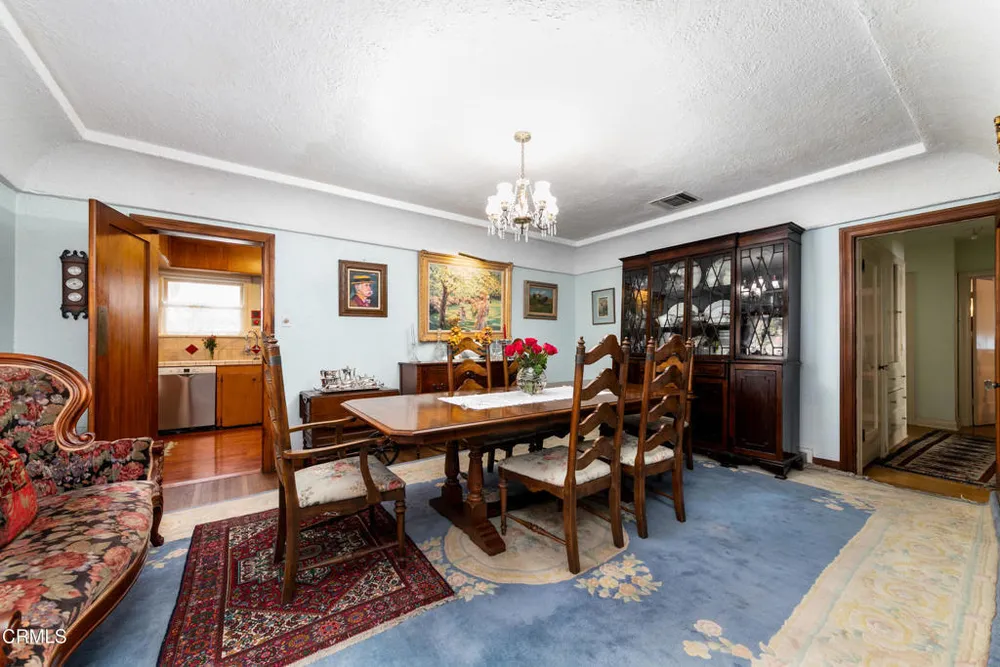 2270 E Orange Grove Blvd, Pasadena, CA 91104