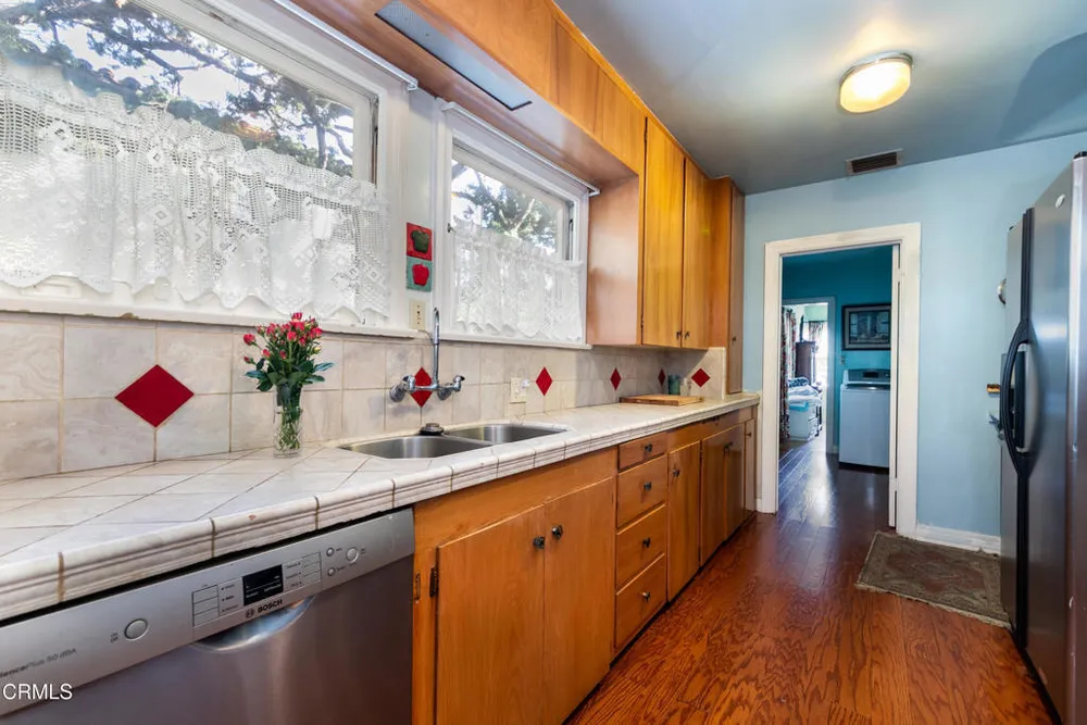 2270 E Orange Grove Blvd, Pasadena, CA 91104