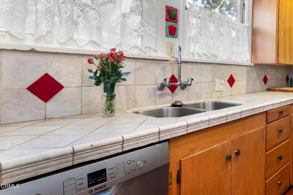 2270 E Orange Grove Blvd, Pasadena, CA 91104