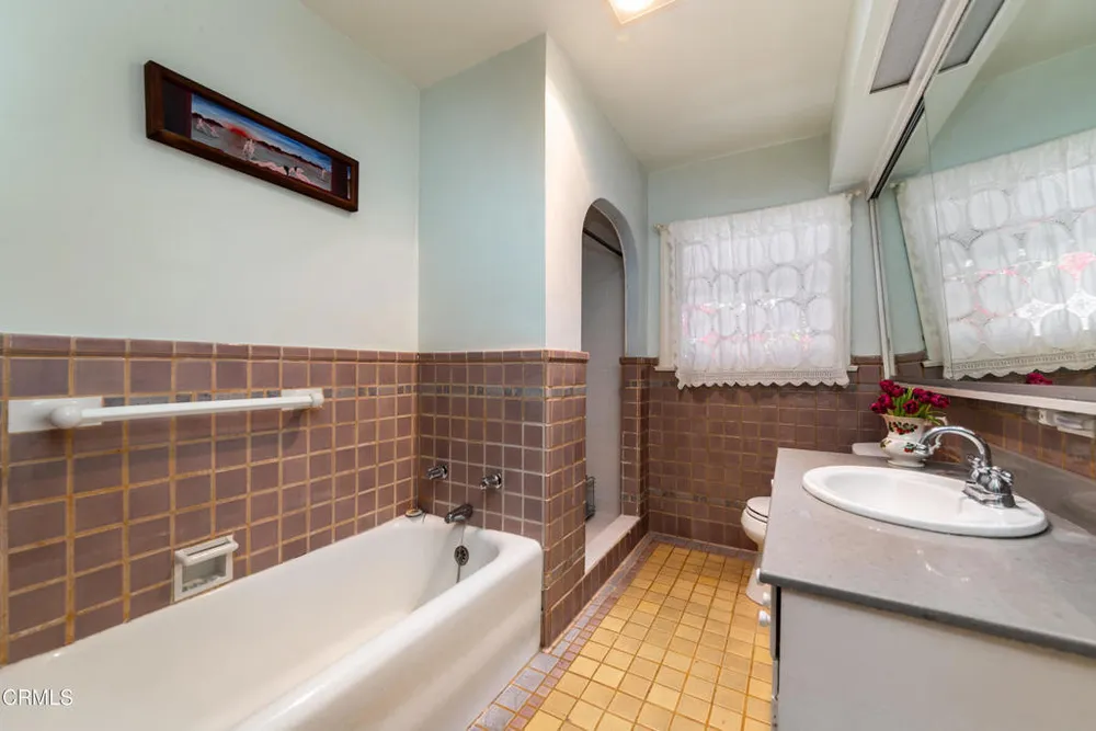 2270 E Orange Grove Blvd, Pasadena, CA 91104