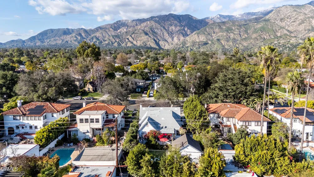 2270 E Orange Grove Blvd, Pasadena, CA 91104
