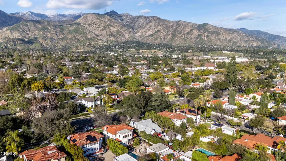2270 E Orange Grove Blvd, Pasadena, CA 91104