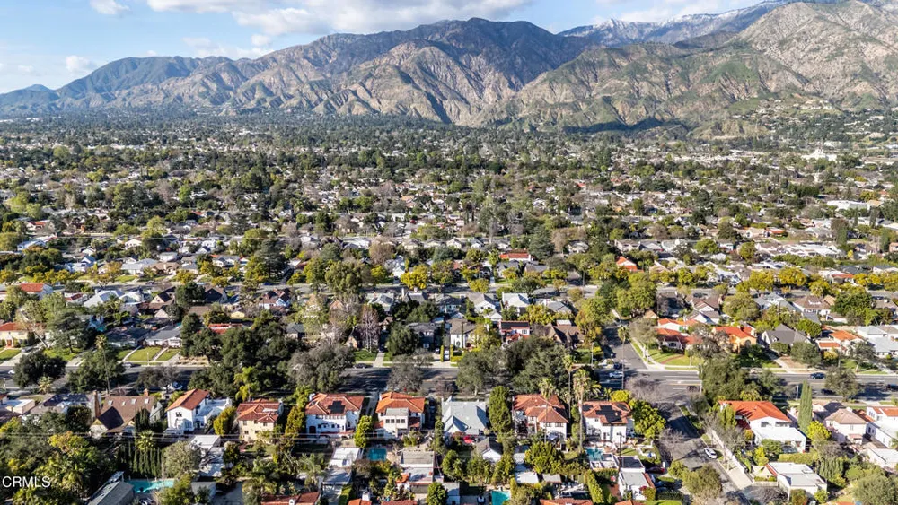 2270 E Orange Grove Blvd, Pasadena, CA 91104