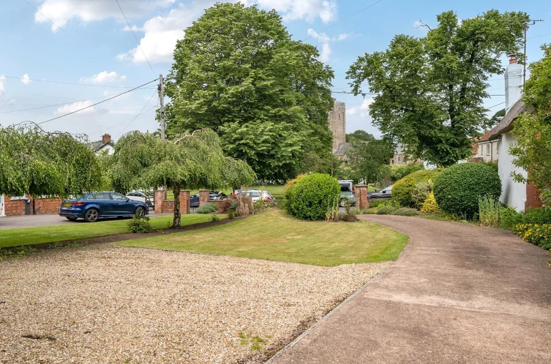 https://mr0.homeflow-assets.co.uk/files/photo/image/47621/0848/_x_/TOP260136_08.jpg