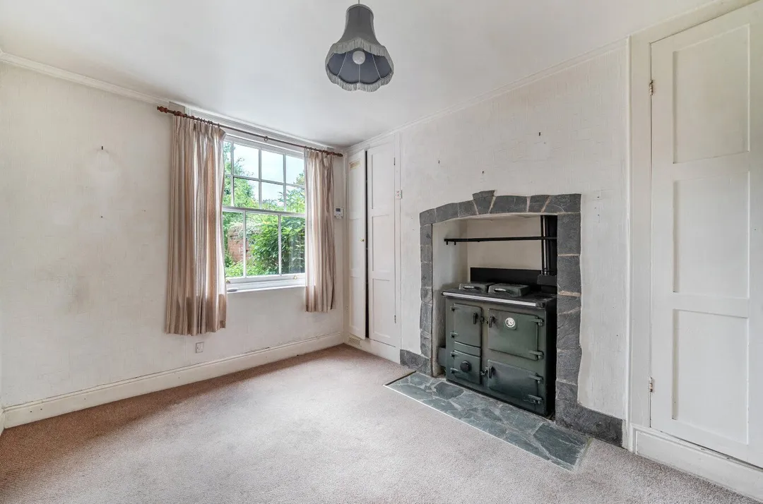 https://mr0.homeflow-assets.co.uk/files/photo/image/47621/0862/_x_/TOP260136_16.jpg