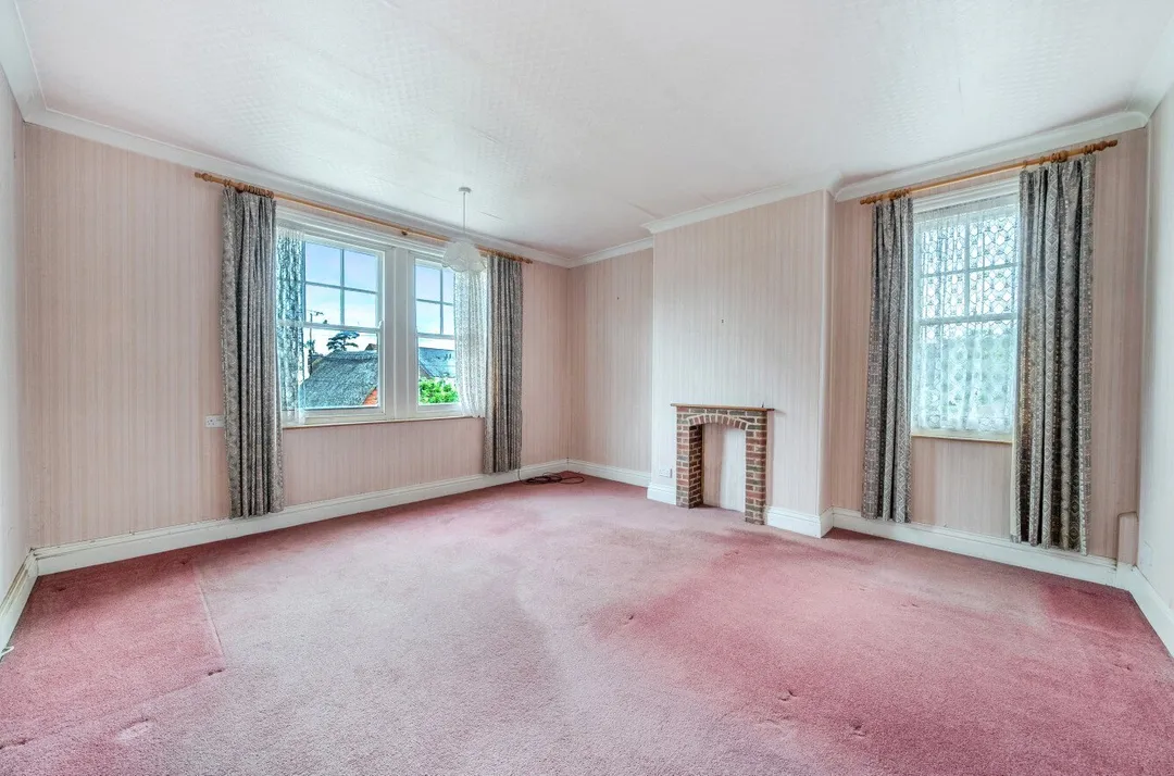 https://mr0.homeflow-assets.co.uk/files/photo/image/47621/0863/_x_/TOP260136_12.jpg
