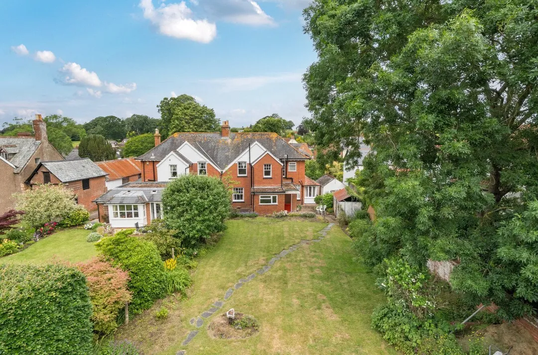 https://mr0.homeflow-assets.co.uk/files/photo/image/47621/0875/_x_/TOP260136_07.jpg
