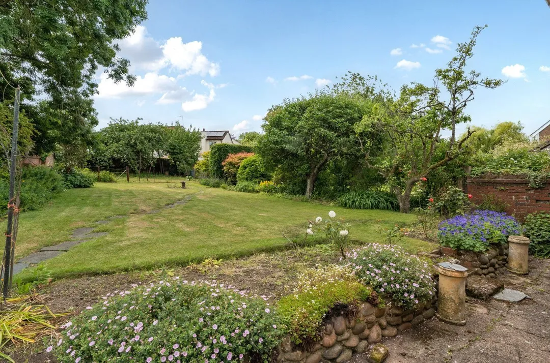 https://mr0.homeflow-assets.co.uk/files/photo/image/47621/0878/_x_/TOP260136_20.jpg