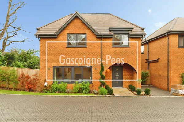 Chartland Close KT23