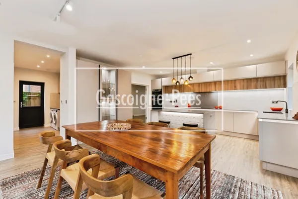 Chartland Close KT23