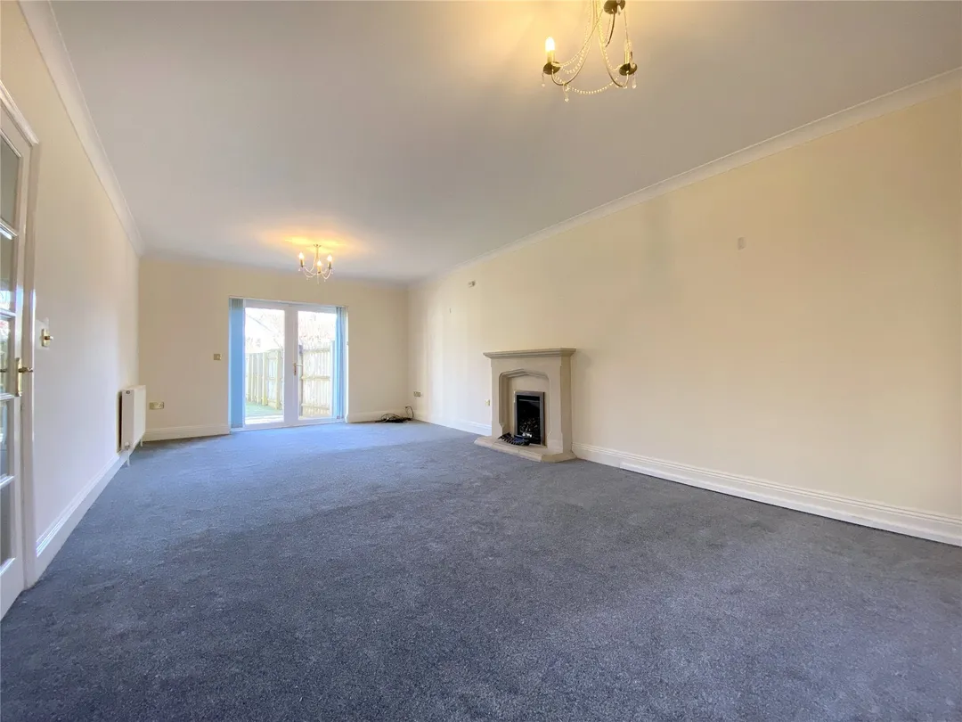 https://mr0.homeflow-assets.co.uk/files/photo/image/47623/9744/_x_/OCL160124_26.jpg