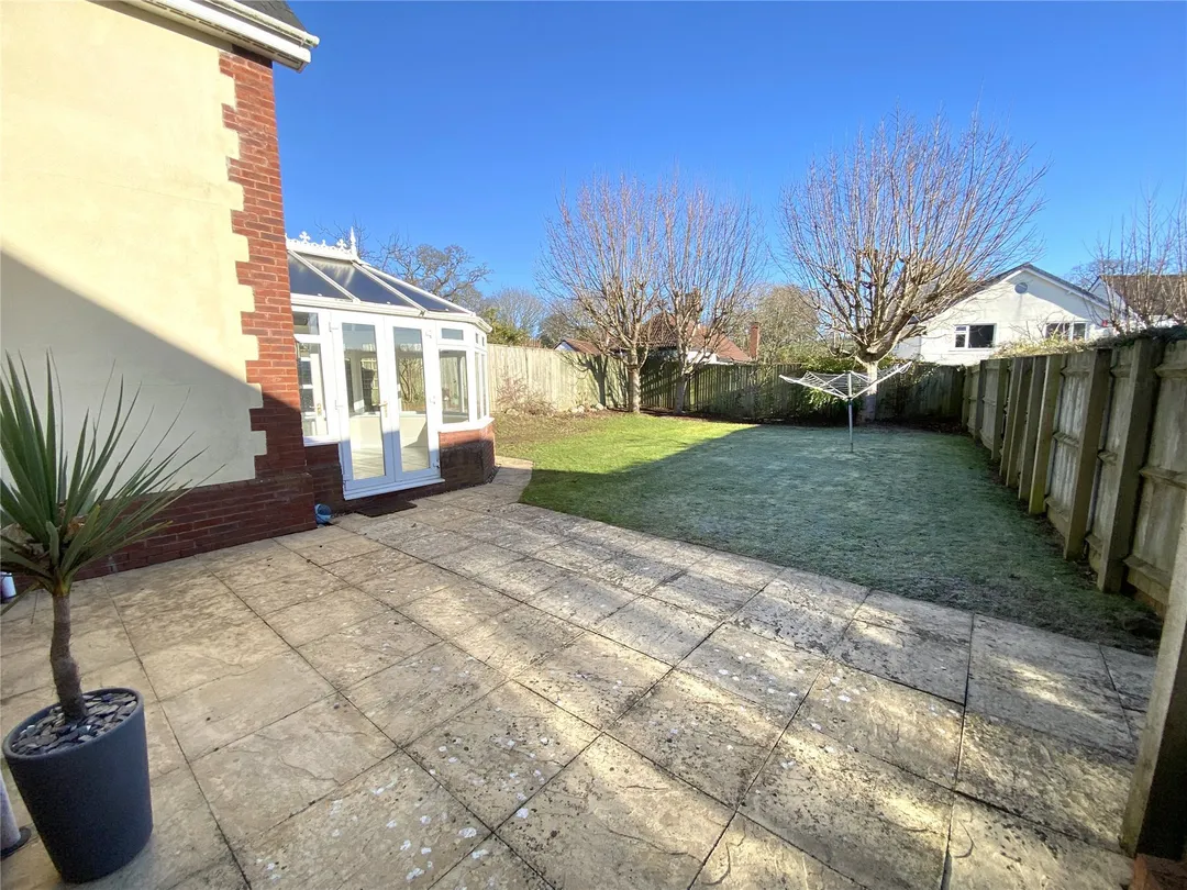 https://mr0.homeflow-assets.co.uk/files/photo/image/47623/9762/_x_/OCL160124_28.jpg