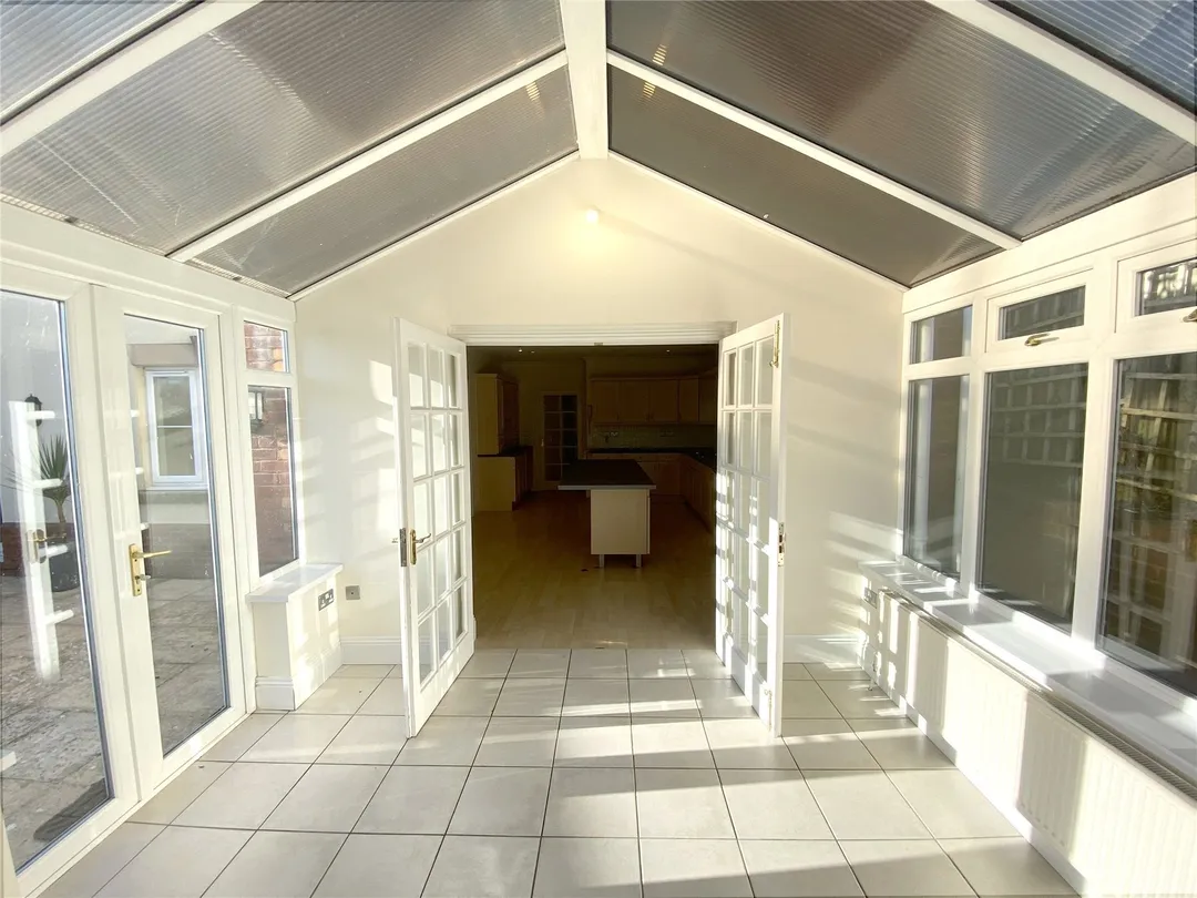 https://mr0.homeflow-assets.co.uk/files/photo/image/47623/9769/_x_/OCL160124_18.jpg
