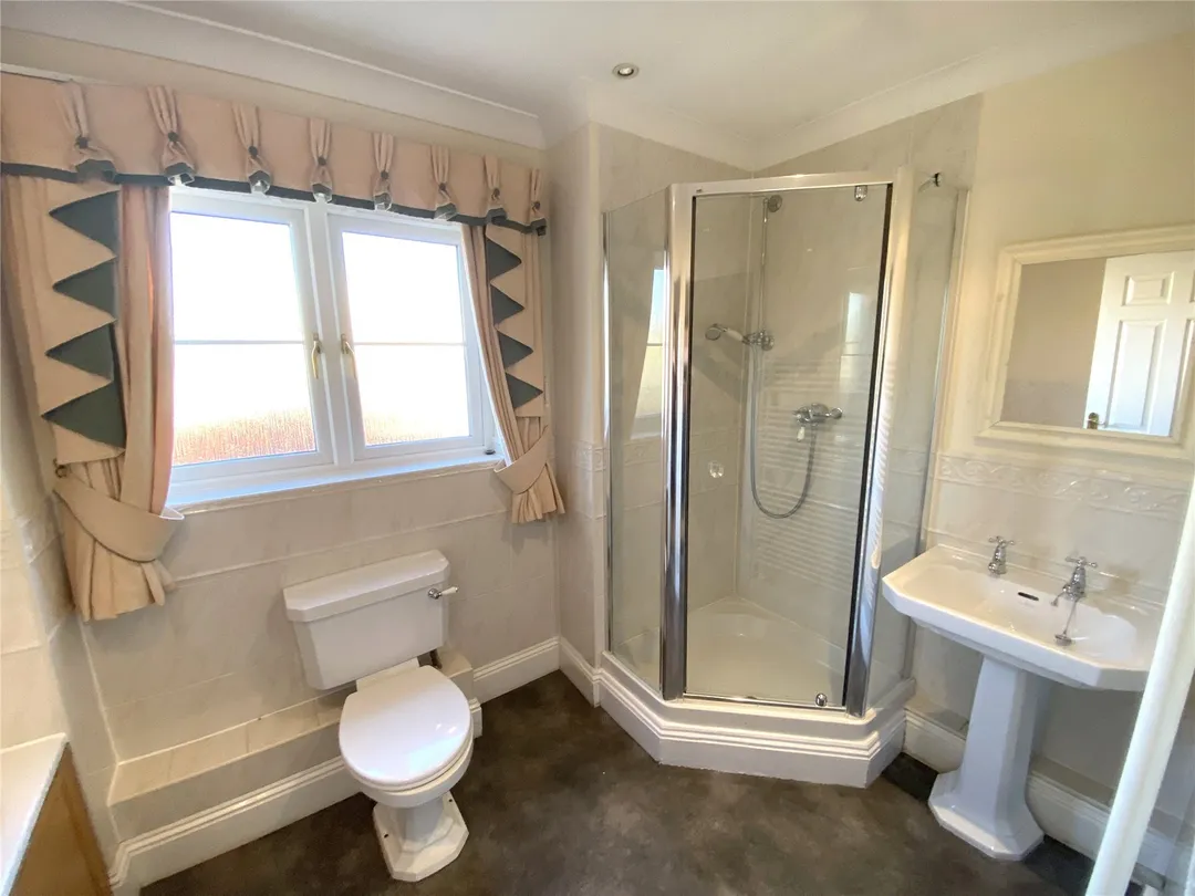 https://mr0.homeflow-assets.co.uk/files/photo/image/47623/9787/_x_/OCL160124_24.jpg