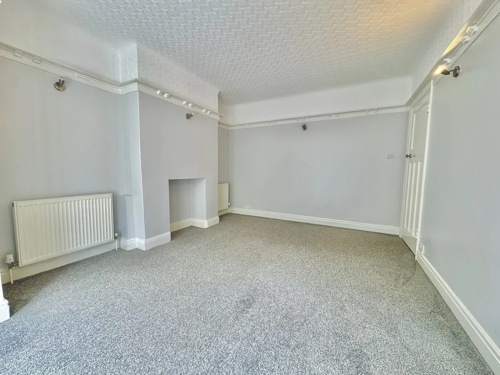 Property carousel item 4