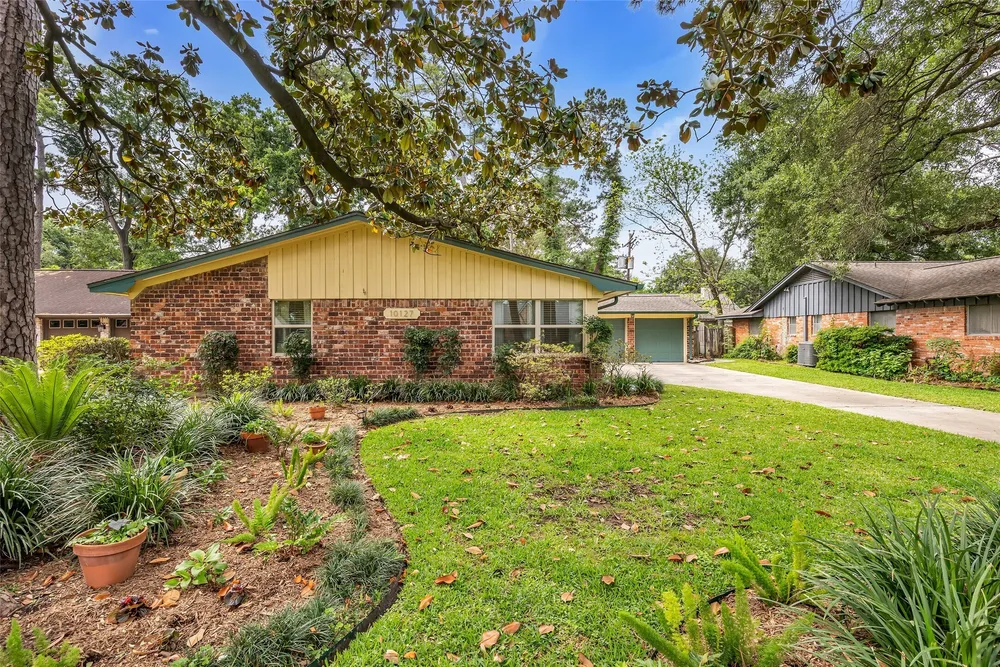 10127 Hazelhurst Dr, Houston, TX 77043