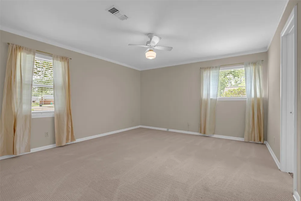 10127 Hazelhurst Dr, Houston, TX 77043