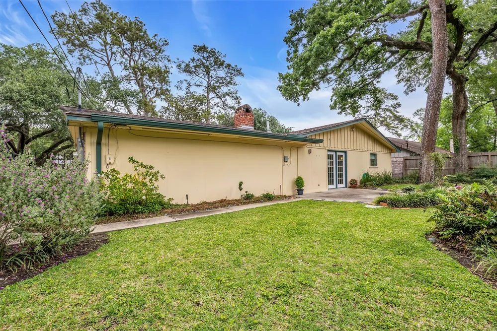 10127 Hazelhurst Dr, Houston, TX 77043