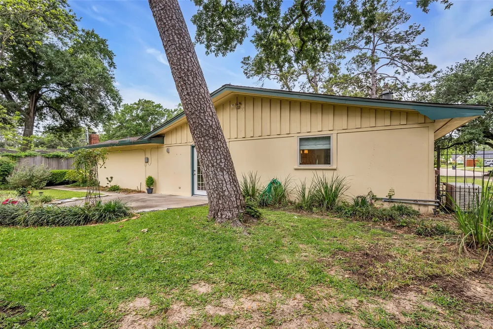 10127 Hazelhurst Dr, Houston, TX 77043