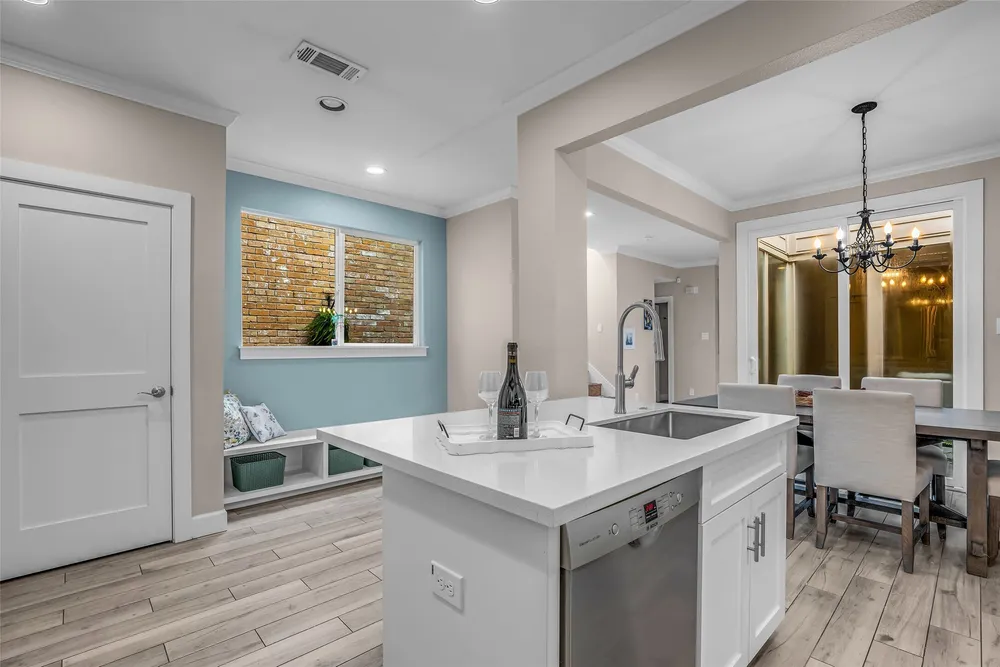 7485 Brompton St, Houston, TX 77025