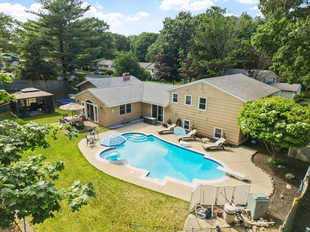 9 Brookbridge Rd, Peabody, MA 01960