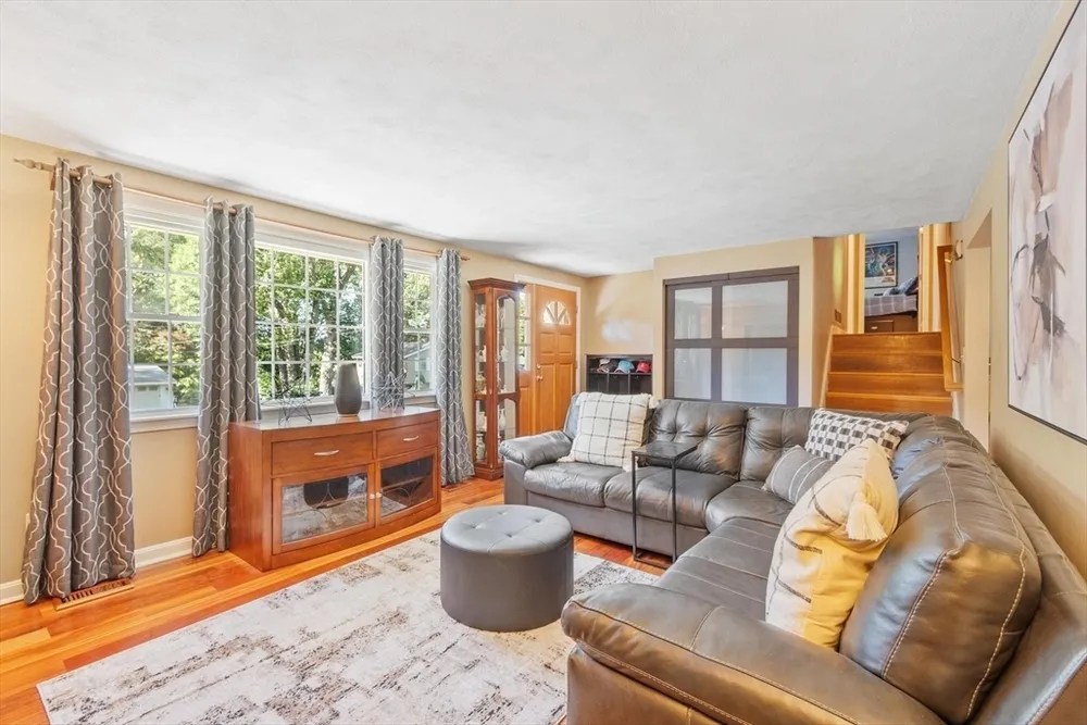 9 Brookbridge Rd, Peabody, MA 01960