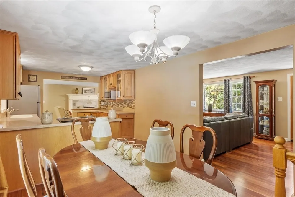 9 Brookbridge Rd, Peabody, MA 01960