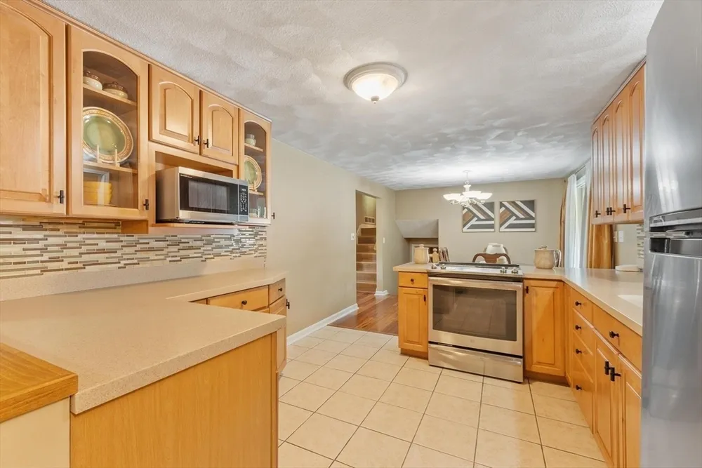9 Brookbridge Rd, Peabody, MA 01960