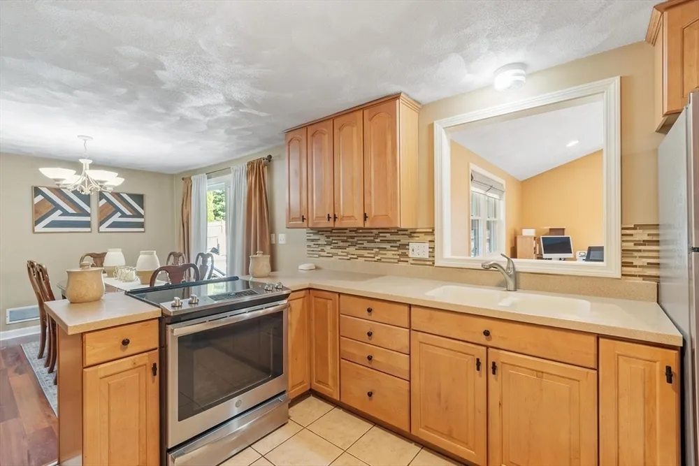 9 Brookbridge Rd, Peabody, MA 01960