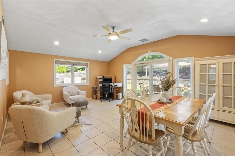 9 Brookbridge Rd, Peabody, MA 01960