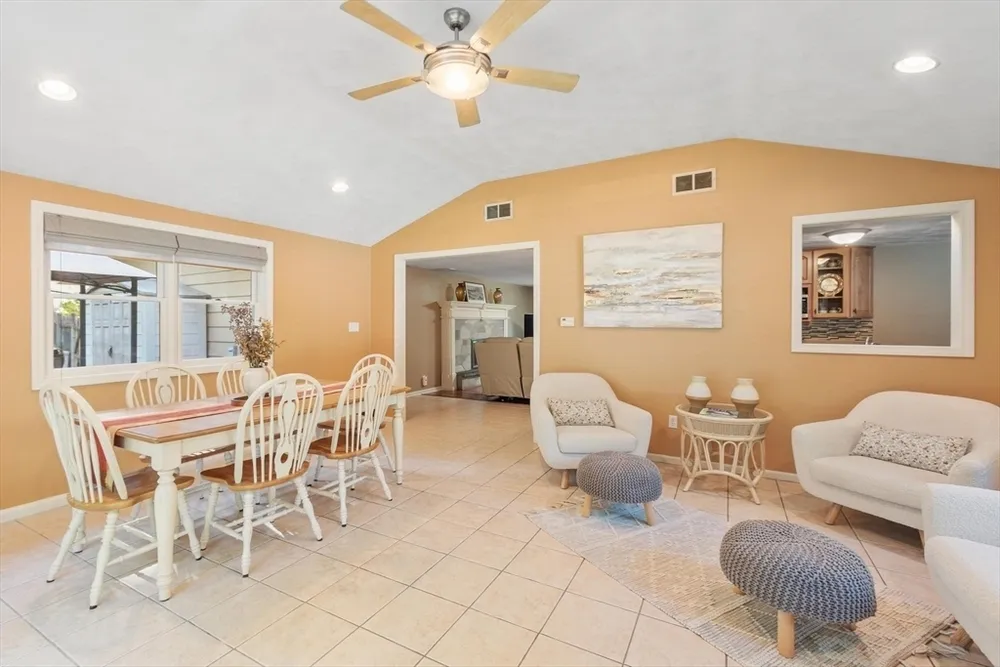 9 Brookbridge Rd, Peabody, MA 01960