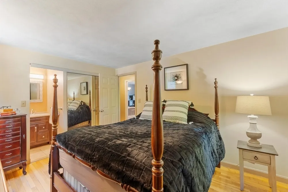 9 Brookbridge Rd, Peabody, MA 01960