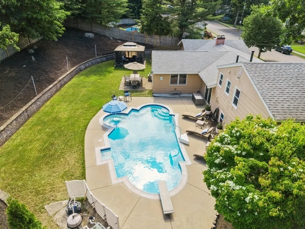 9 Brookbridge Rd, Peabody, MA 01960