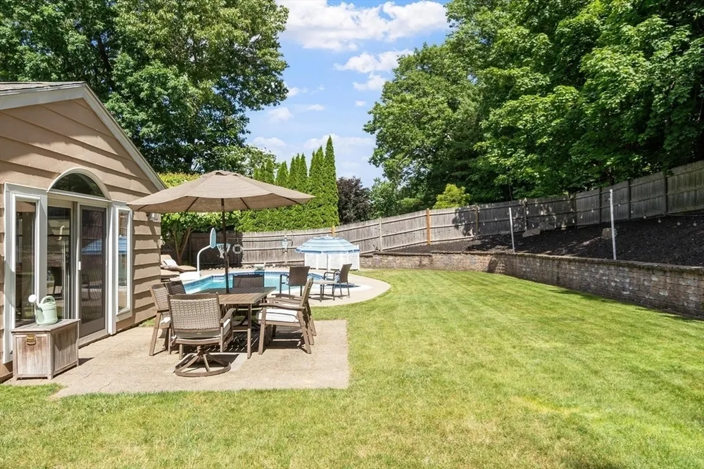 9 Brookbridge Rd, Peabody, MA 01960