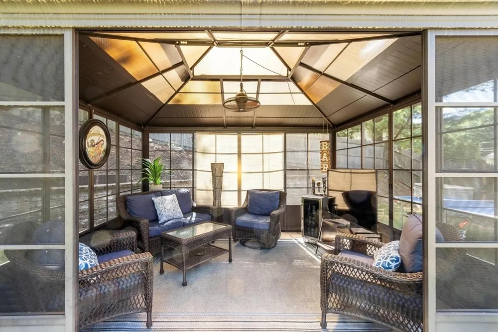 9 Brookbridge Rd, Peabody, MA 01960