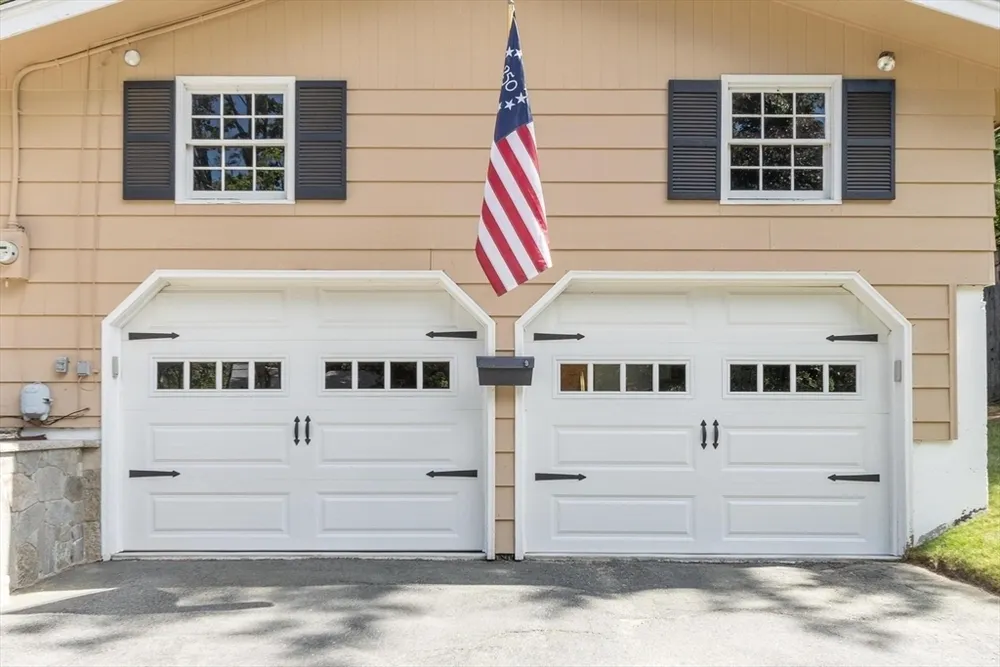 9 Brookbridge Rd, Peabody, MA 01960