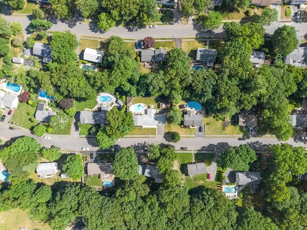 9 Brookbridge Rd, Peabody, MA 01960