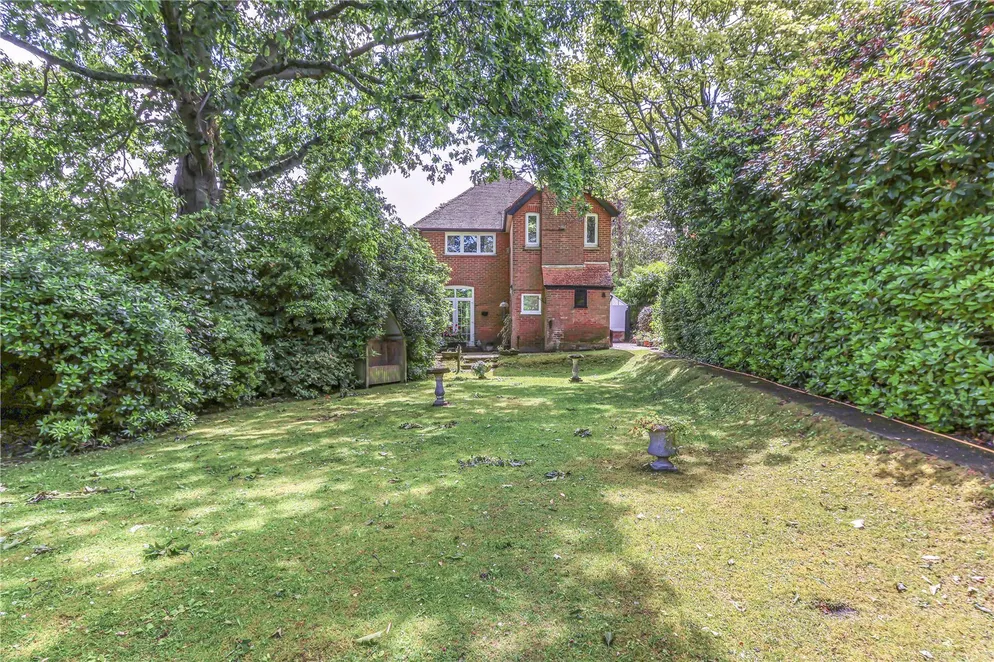 Property carousel item 4