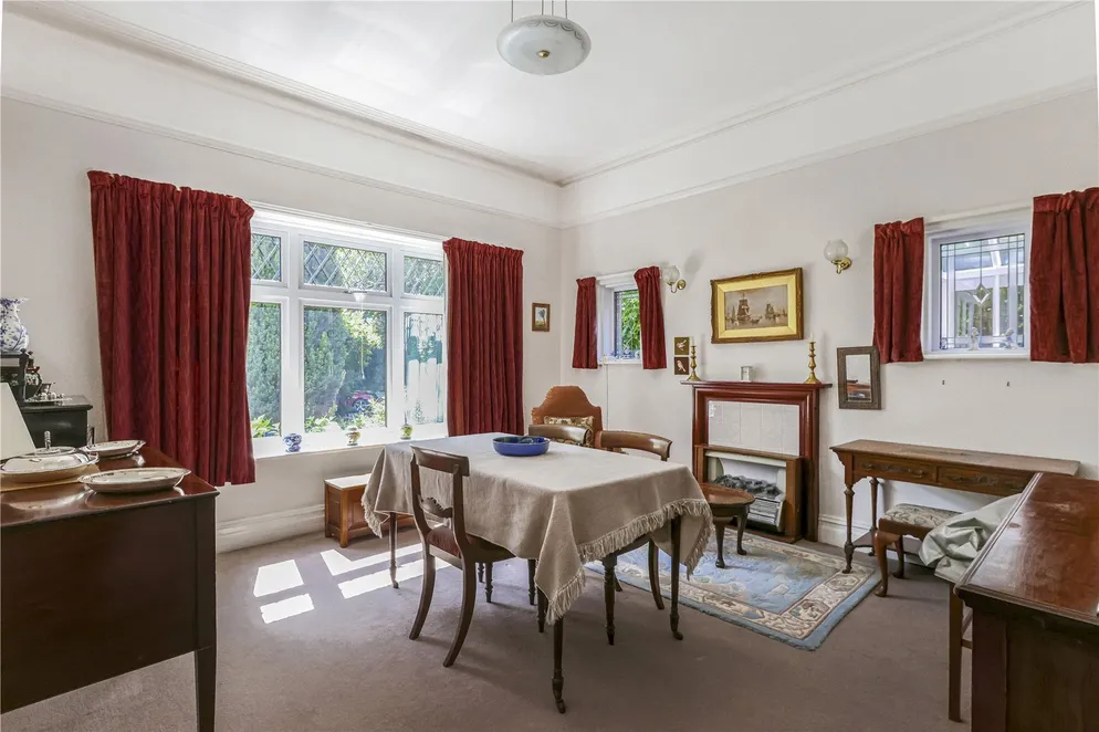 Property carousel item 6