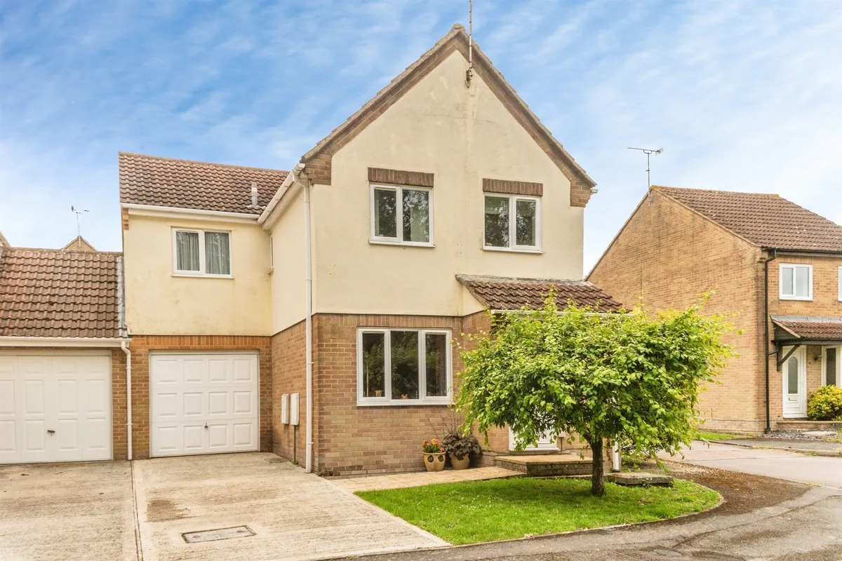 Skewbridge Close, Royal Wootton Bassett, Swindon